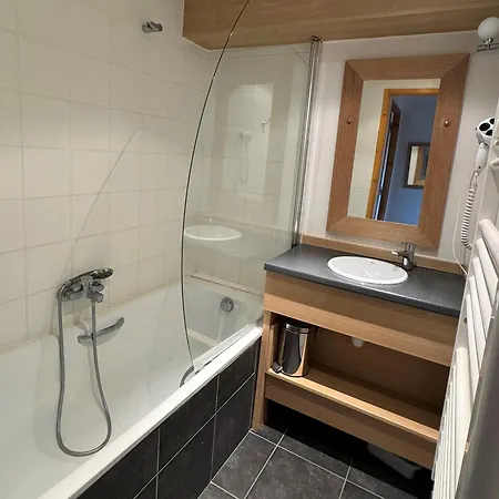 Avec Balcon, Piscine, Spa, Animaux Admis, Acces Direct Pistes - Belle Plagne - Fr-1-181-2825